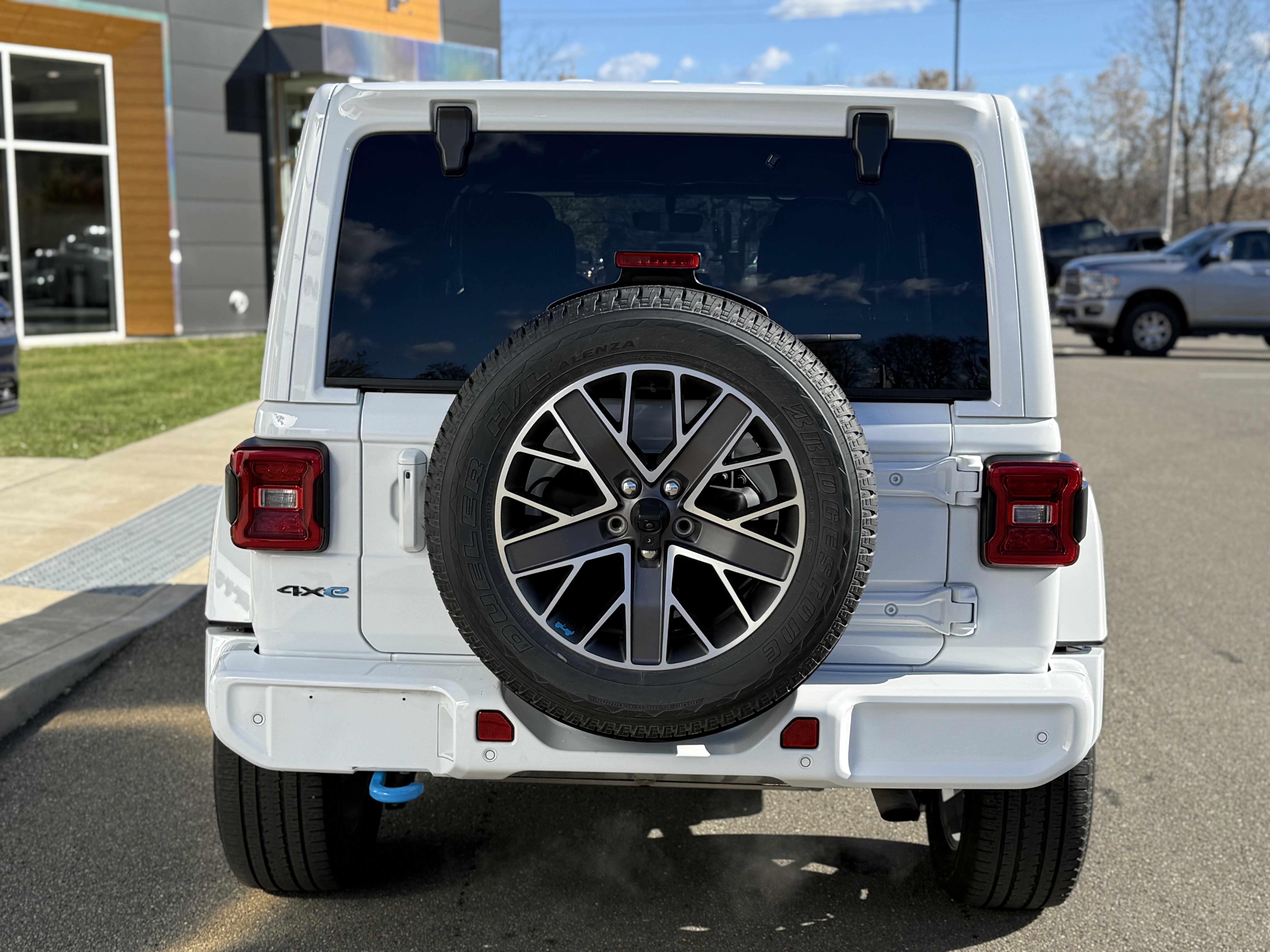 Used 2022 Jeep Wrangler Unlimited Sahara AWD/4WD image 3