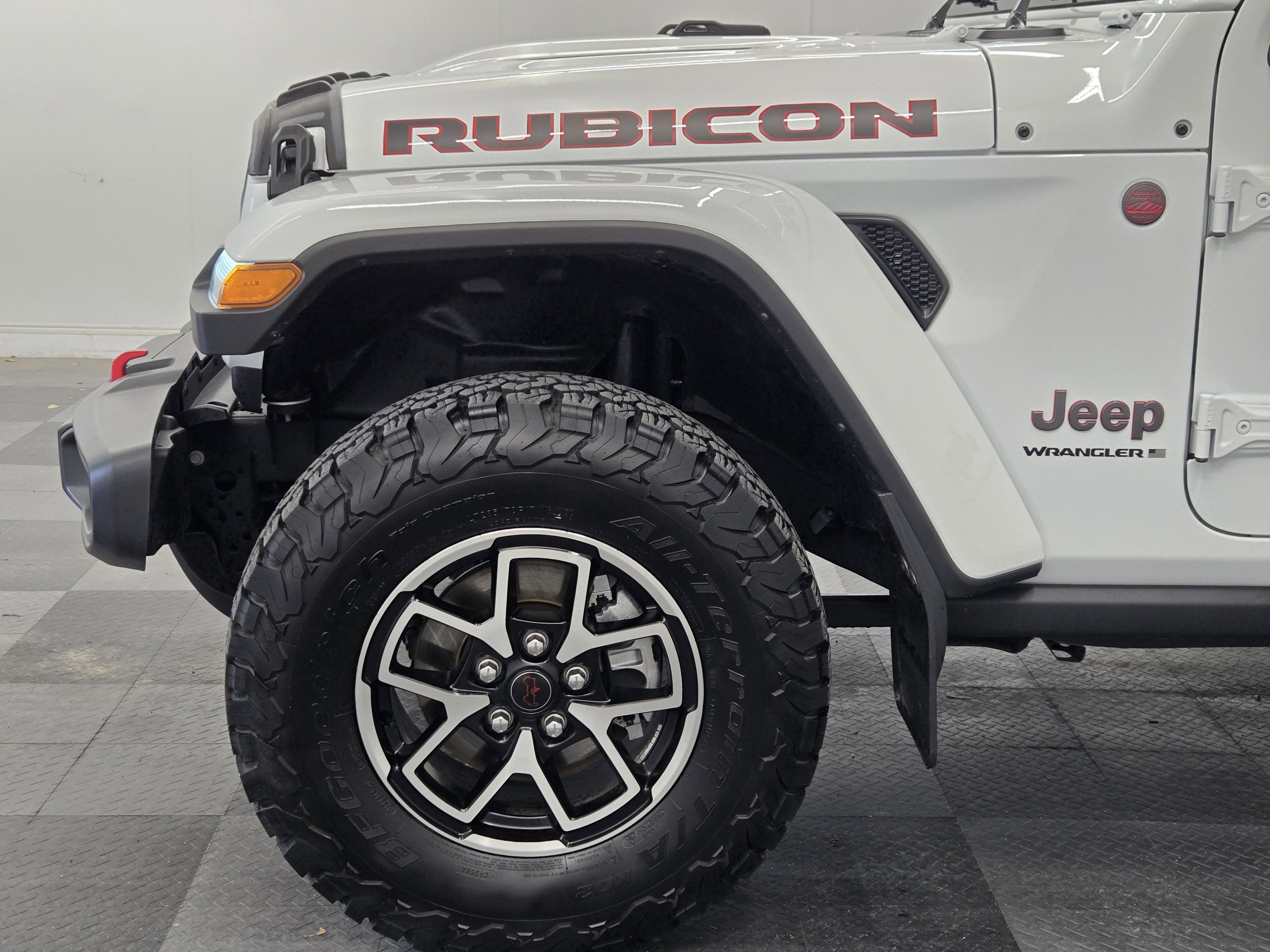 Used 2025 Jeep Wrangler Unlimited Rubicon w/ Safety Group AWD/4WD image 9