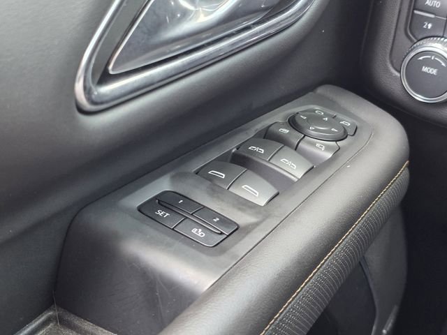 Used 2023 GMC Yukon AT4 w/ Technology Package AWD/4WD image 16