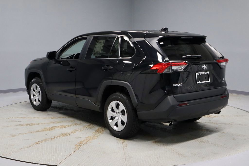 Used 2023 Toyota RAV4 LE AWD/4WD image 3