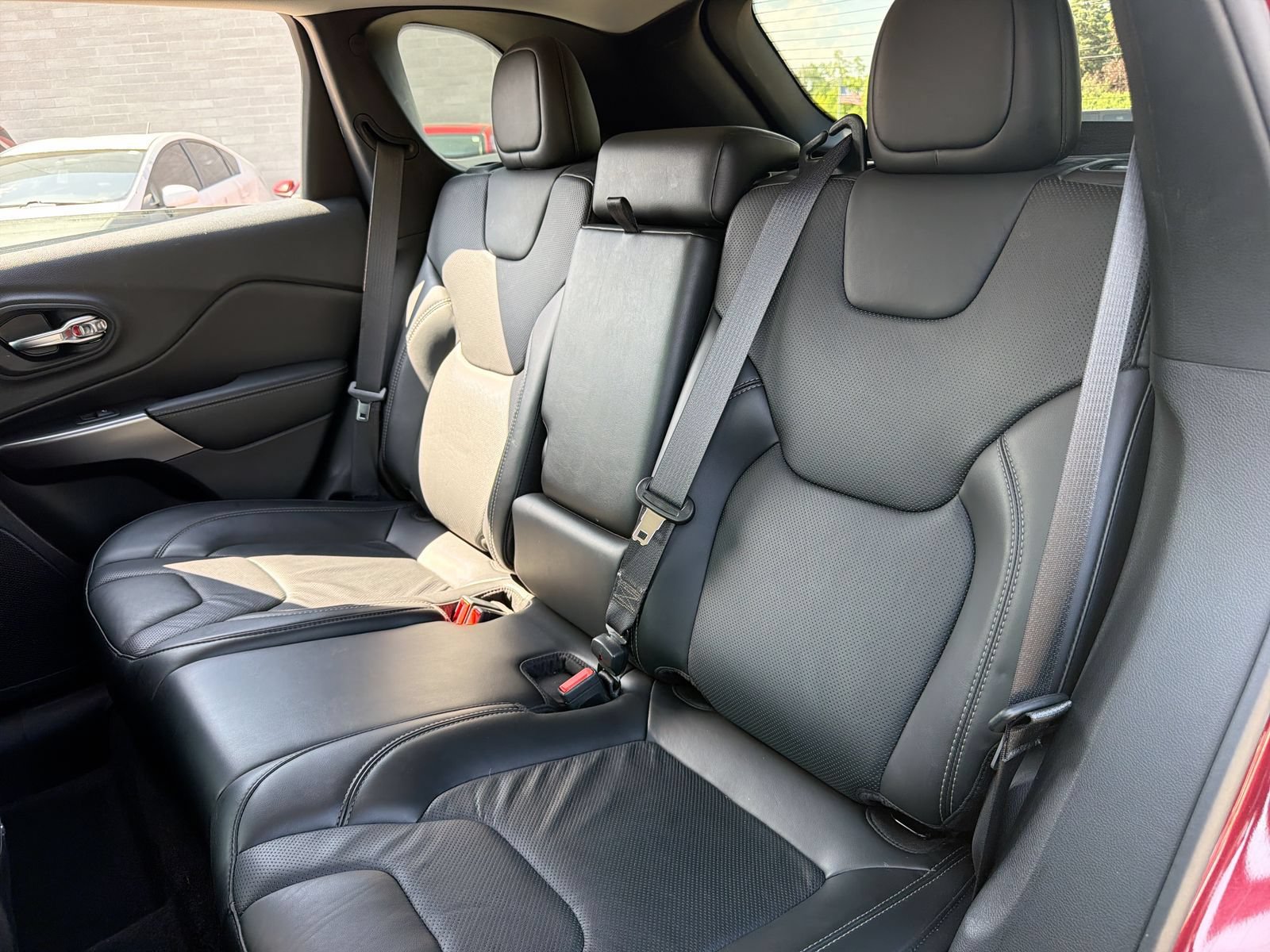 Used 2019 Jeep Cherokee Limited AWD/4WD image 23