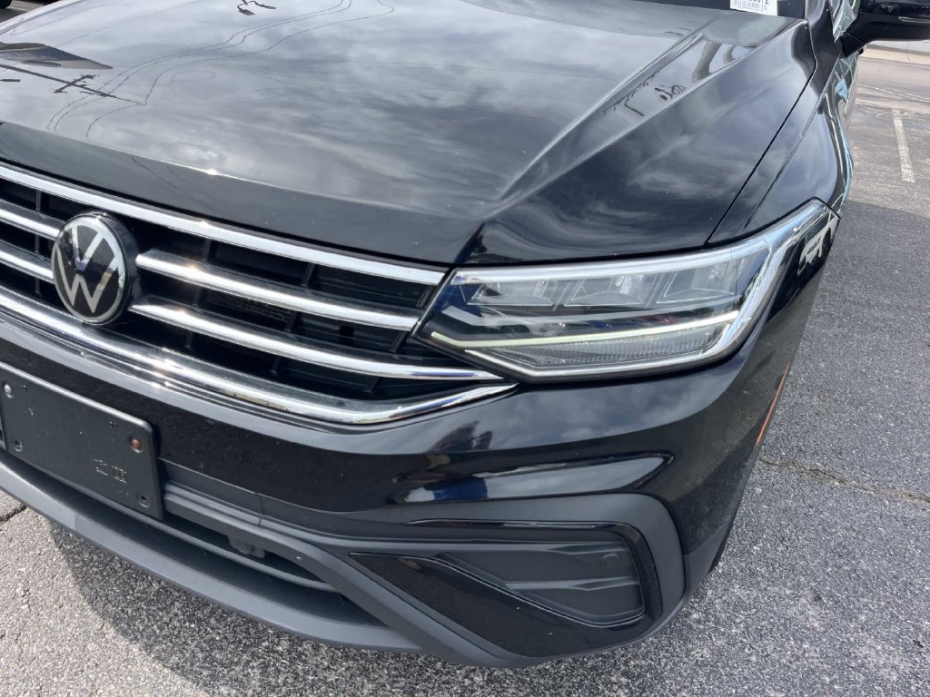 Used 2024 Volkswagen Tiguan SE AWD/4WD image 11