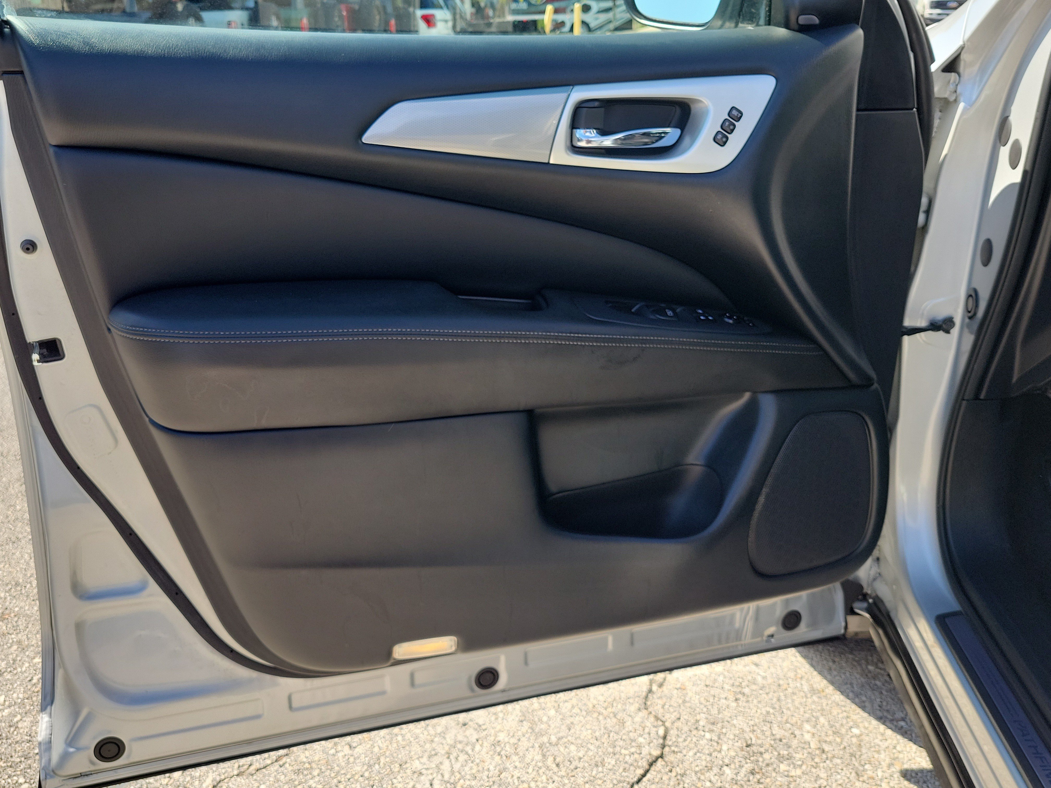 Used 2019 Nissan Pathfinder SL FWD image 19