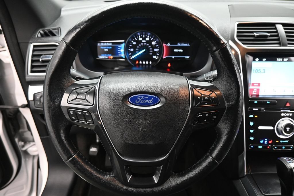 Certified 2017 Ford Explorer Limited FWD image 13