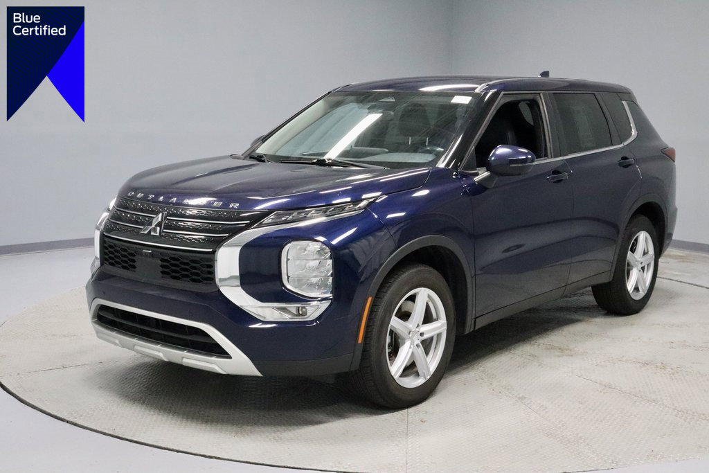 Used 2022 Mitsubishi Outlander SE image 1