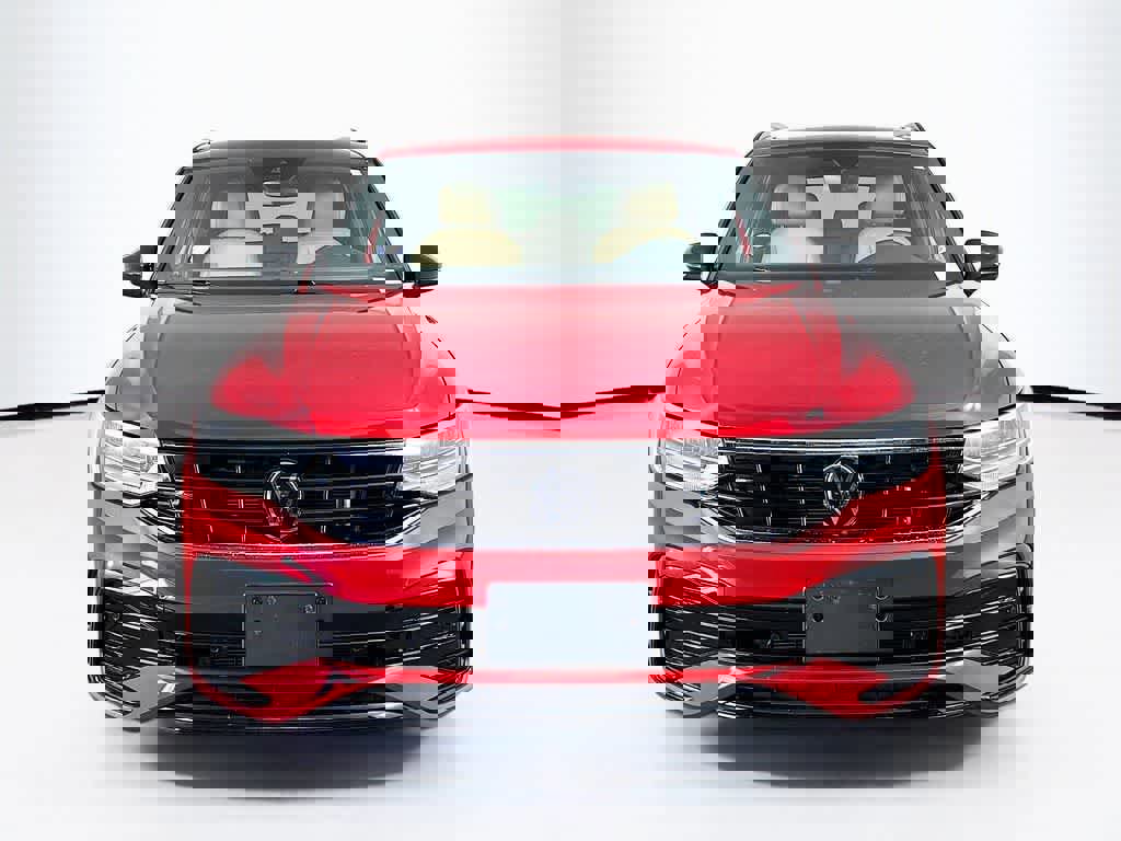 Used 2024 Volkswagen Tiguan SE R-Line image 8