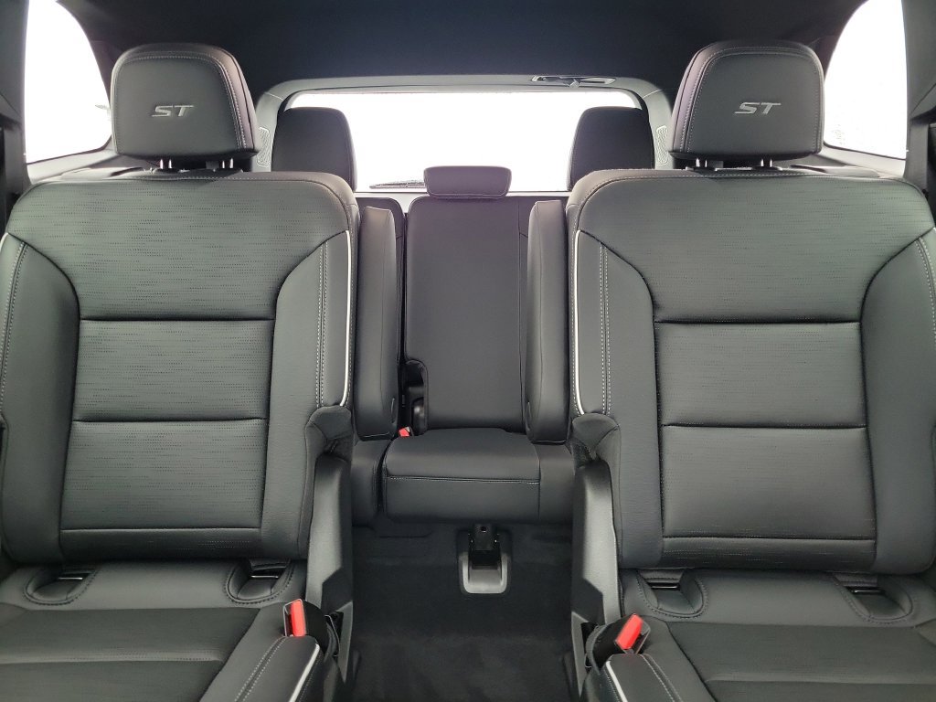 Used 2025 Buick Enclave Sport Touring w/ LPO, All-Weather Package FWD image 18