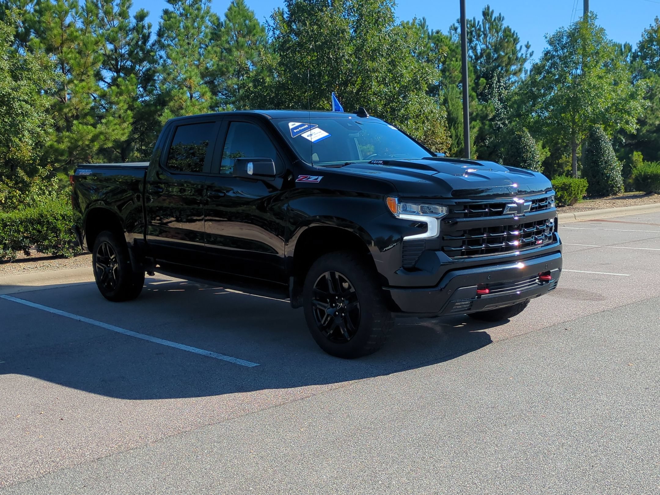 Used 2024 Chevrolet Silverado 1500 LT Trail Boss w/ Convenience Package II AWD/4WD image 2