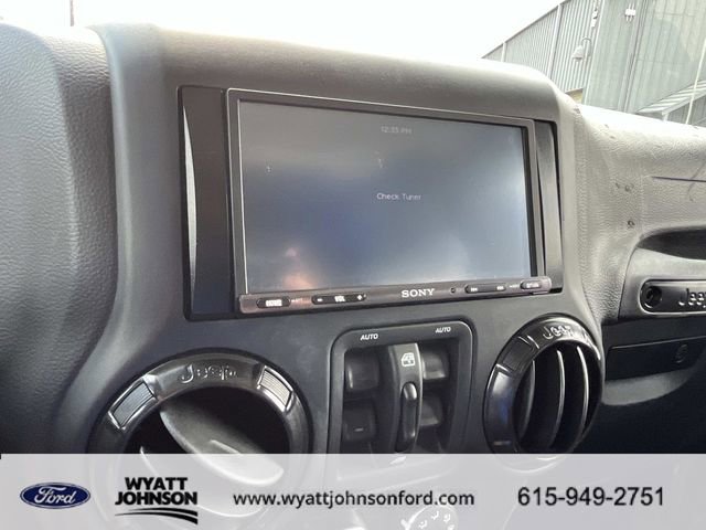 Used 2017 Jeep Wrangler Unlimited Sahara AWD/4WD image 34