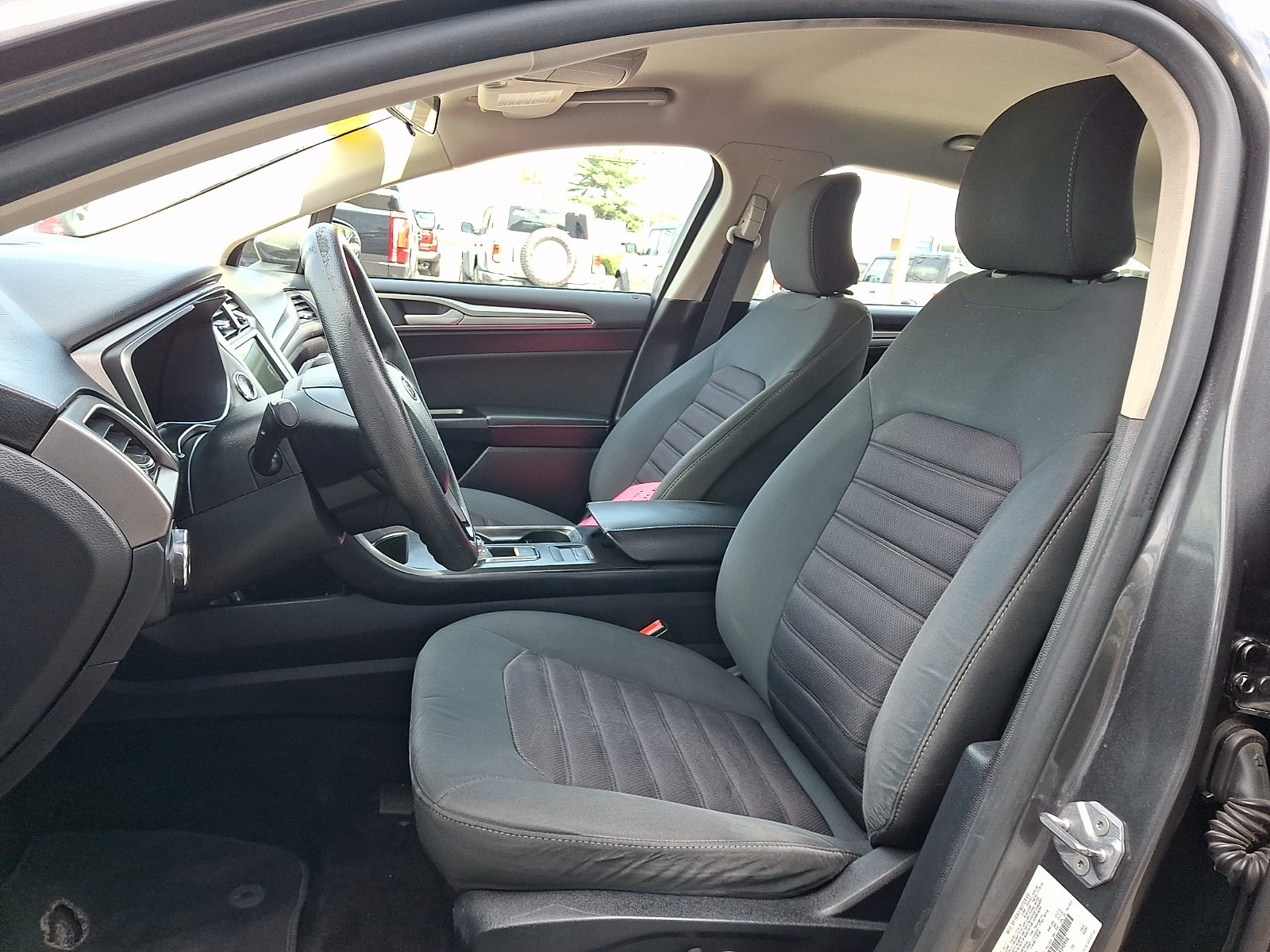 Certified 2017 Ford Fusion SE w/ Fusion SE Technology Package FWD image 15