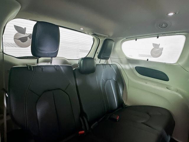 Used 2022 Chrysler Pacifica Touring-L image 27