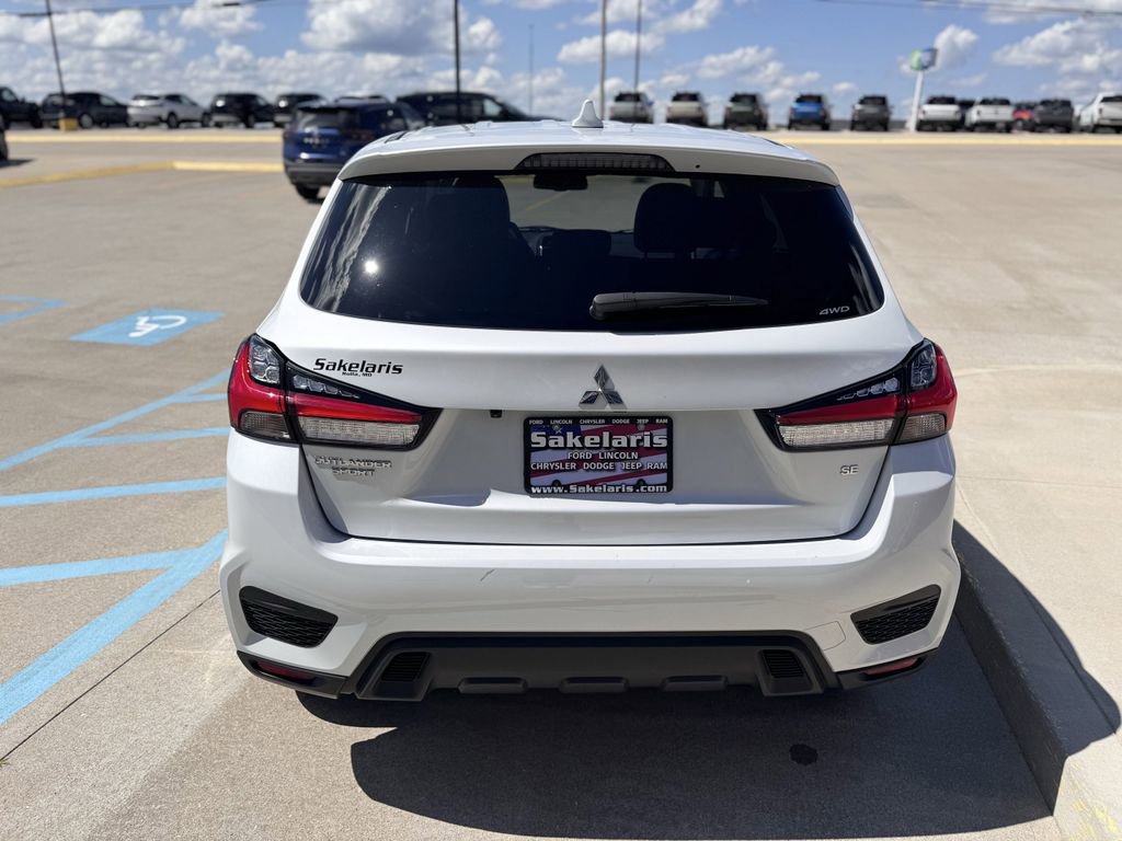 Used 2024 Mitsubishi Outlander Sport SE AWD/4WD image 4