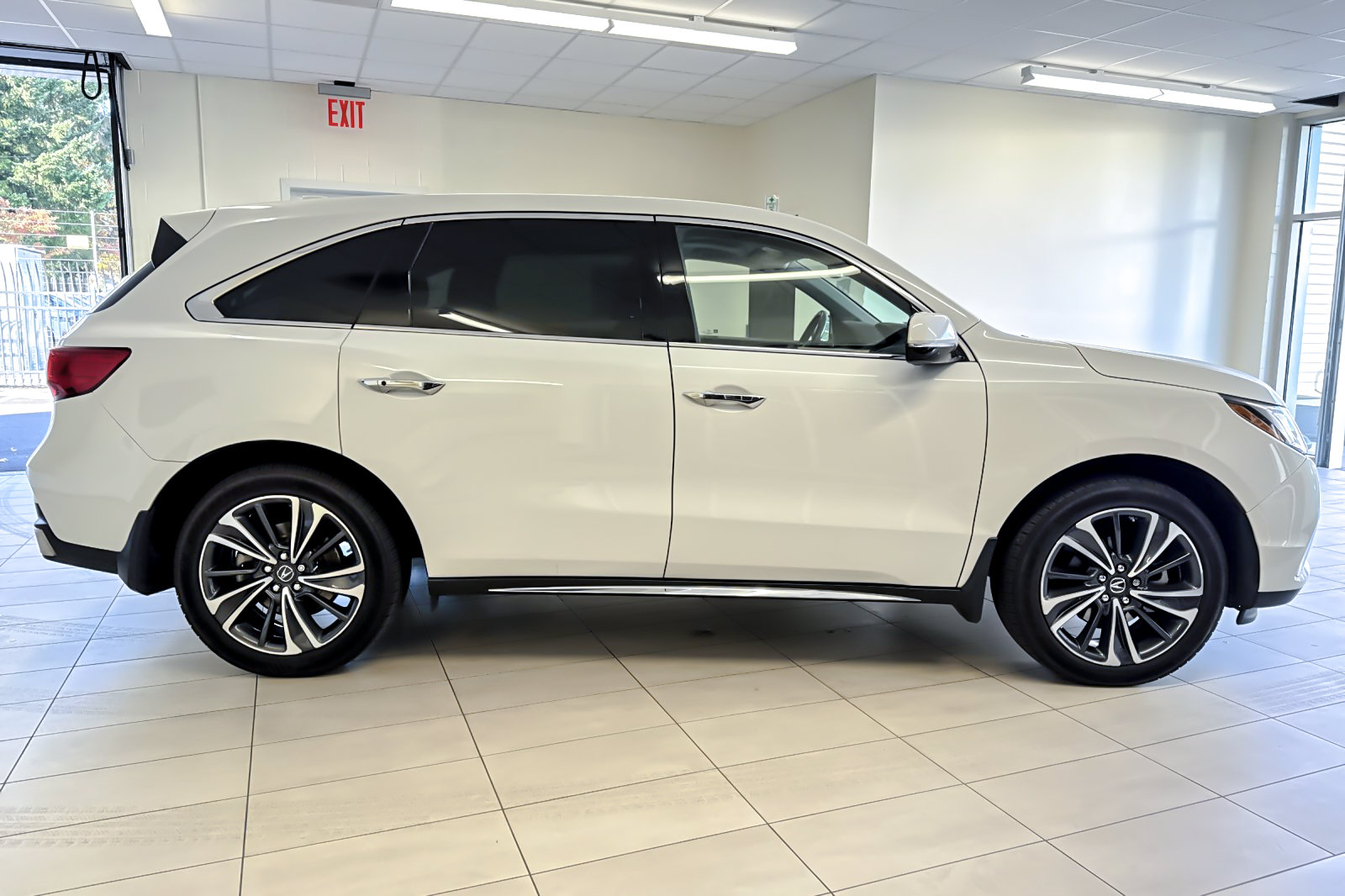Used 2020 Acura MDX w/ Technology Package AWD/4WD image 3