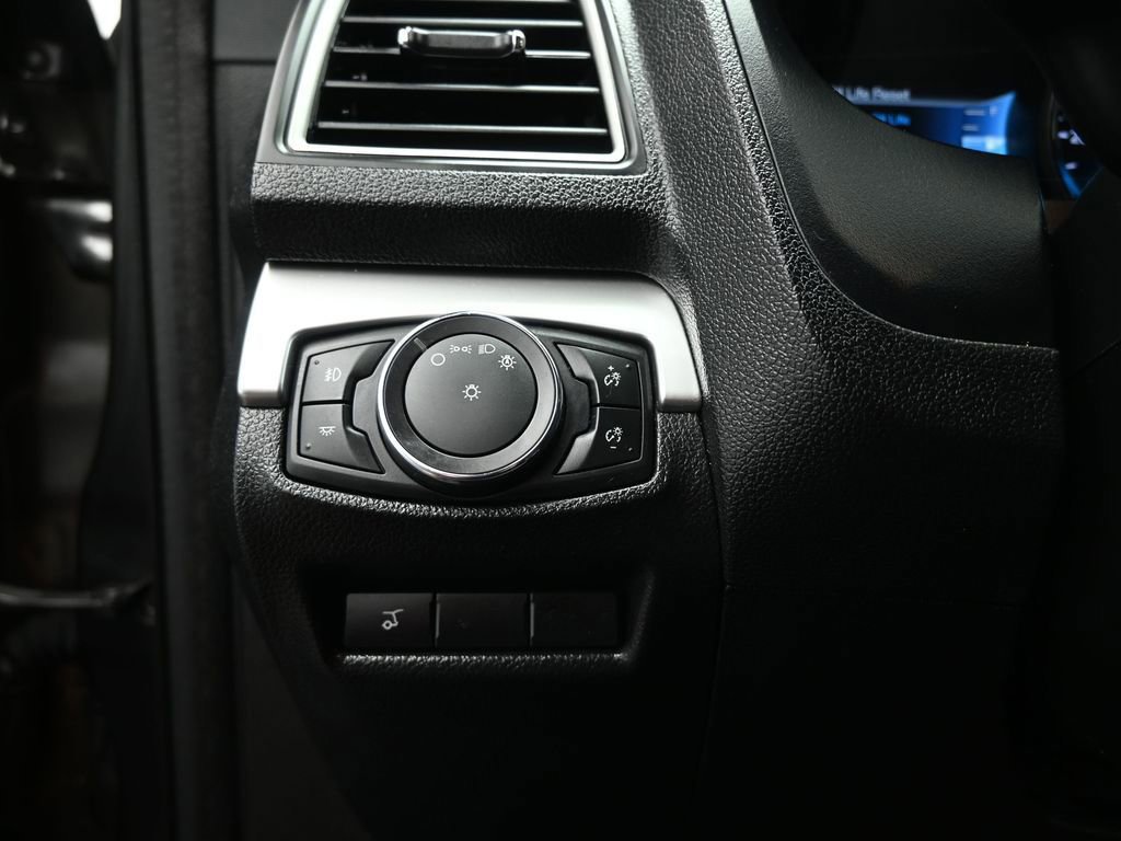 Certified 2017 Ford Explorer XLT w/ Equipment Group 202A image 39