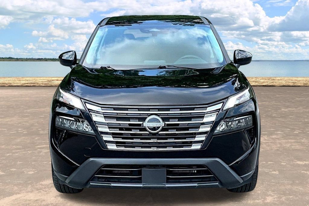Used 2025 Nissan Rogue SV FWD image 2