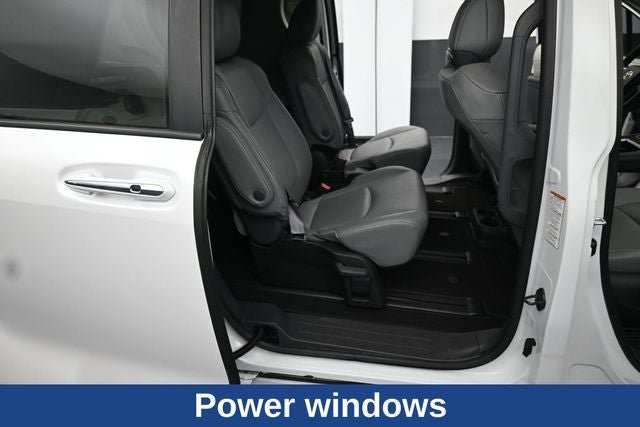 Used 2024 Toyota Sienna XLE FWD image 15