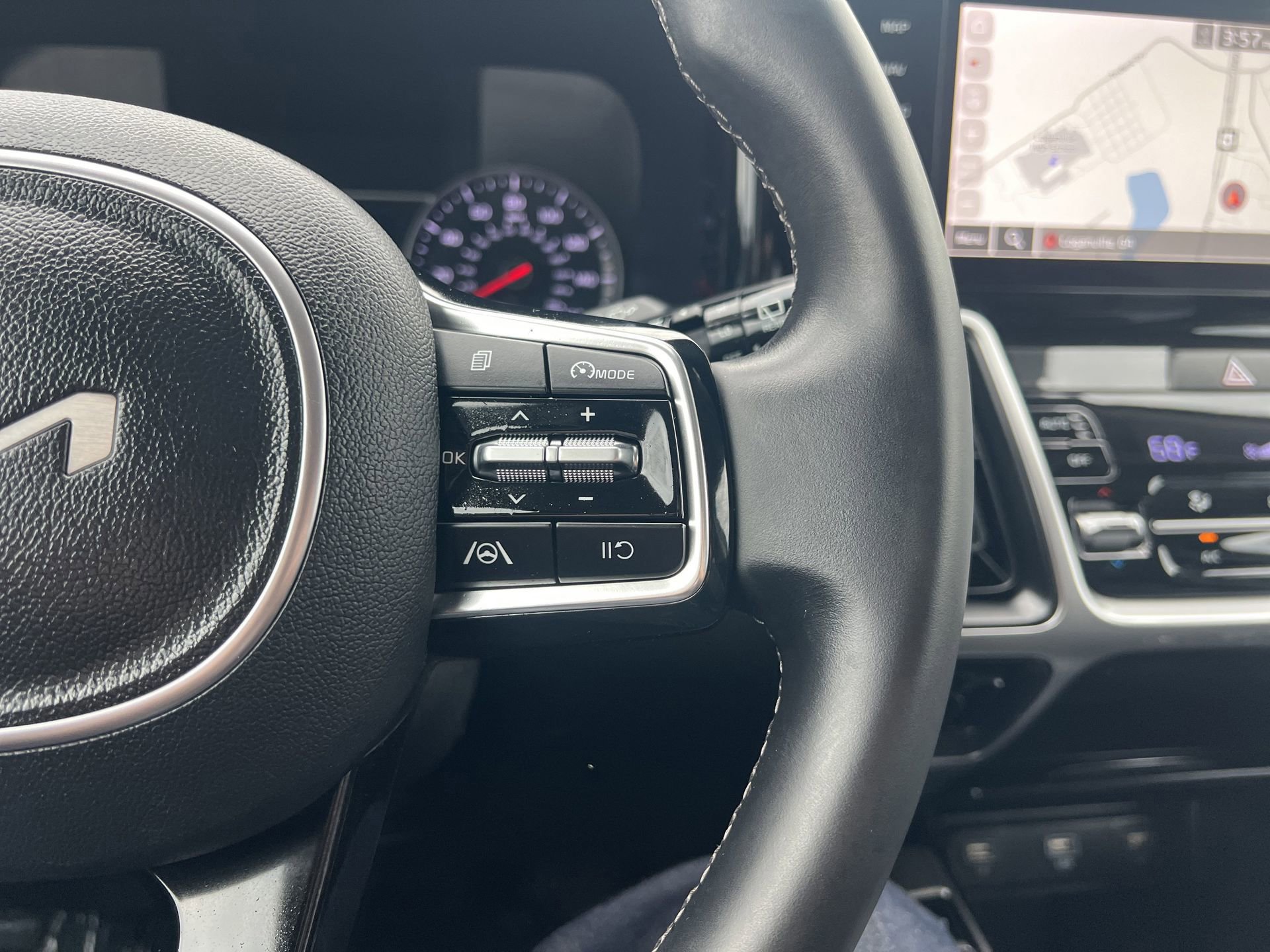 Used 2022 Kia Sorento S w/ Panoramic Sunroof Package image 16