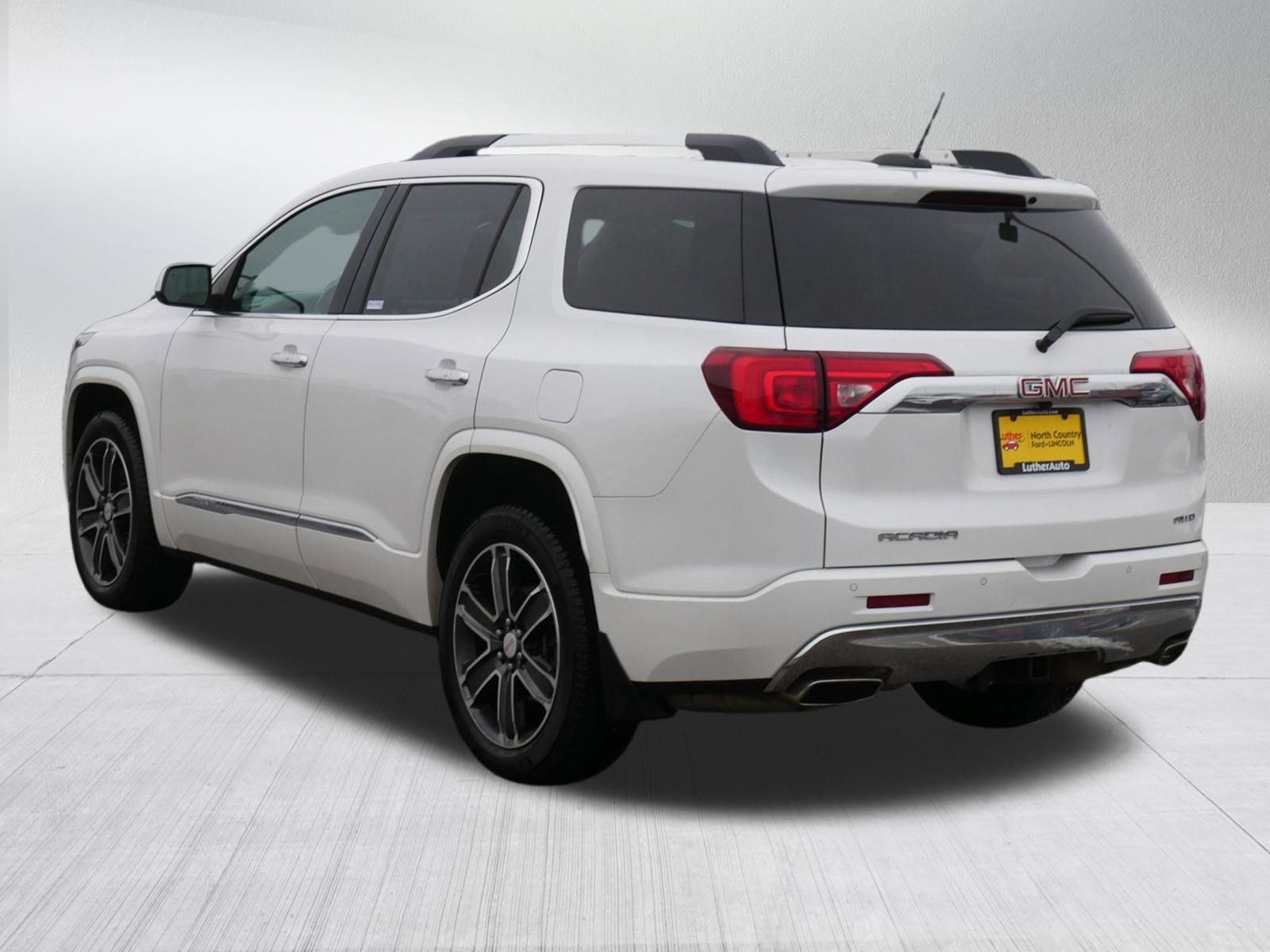 Used 2018 GMC Acadia Denali w/ Technology Package image 3