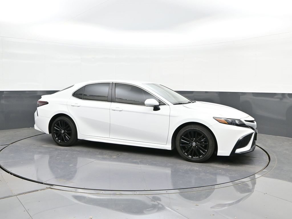 Used 2023 Toyota Camry SE image 6