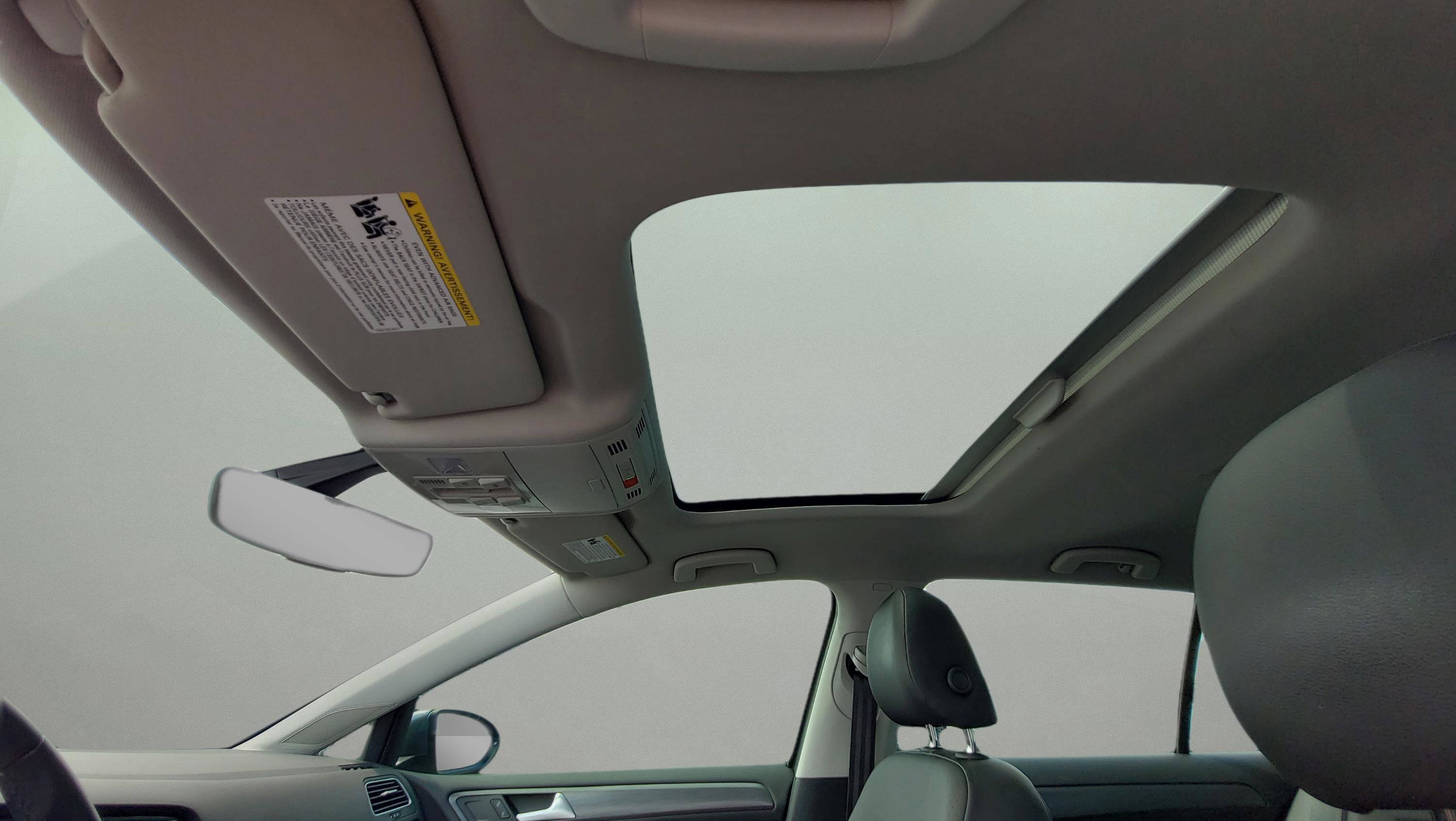 Used 2021 Volkswagen Golf 4-Door image 24