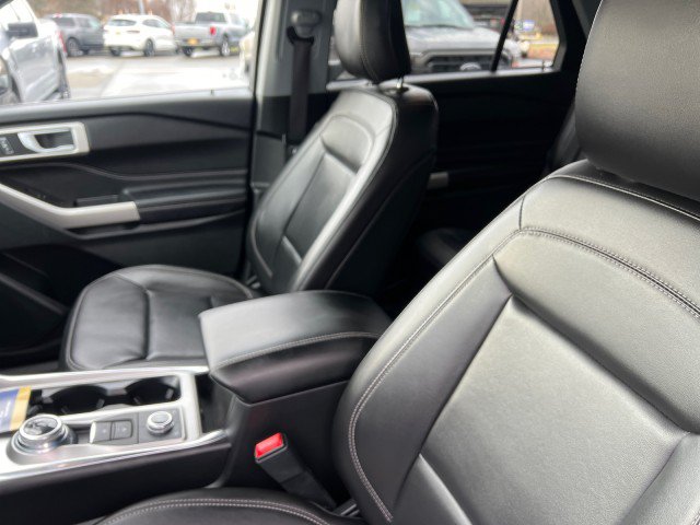 Certified 2022 Ford Explorer XLT w/ Equipment Group 202A AWD/4WD image 22