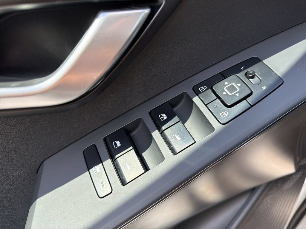 Used 2023 Kia Niro LX FWD image 20