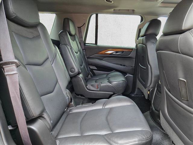Used 2018 Cadillac Escalade Premium Luxury RWD image 23