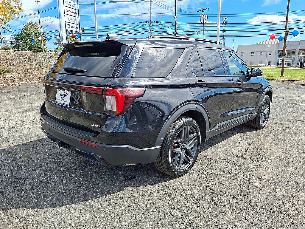 Certified 2025 Ford Explorer ST-Line w/ ST-Line Street Pack AWD/4WD image 31