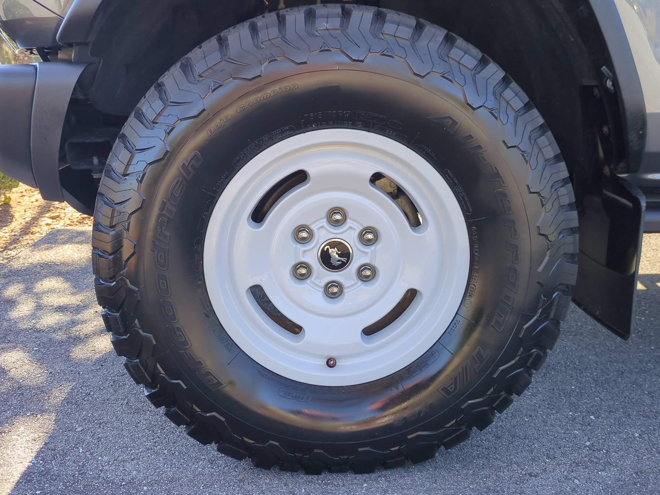 Certified 2024 Ford Bronco Heritage Edition AWD/4WD image 9