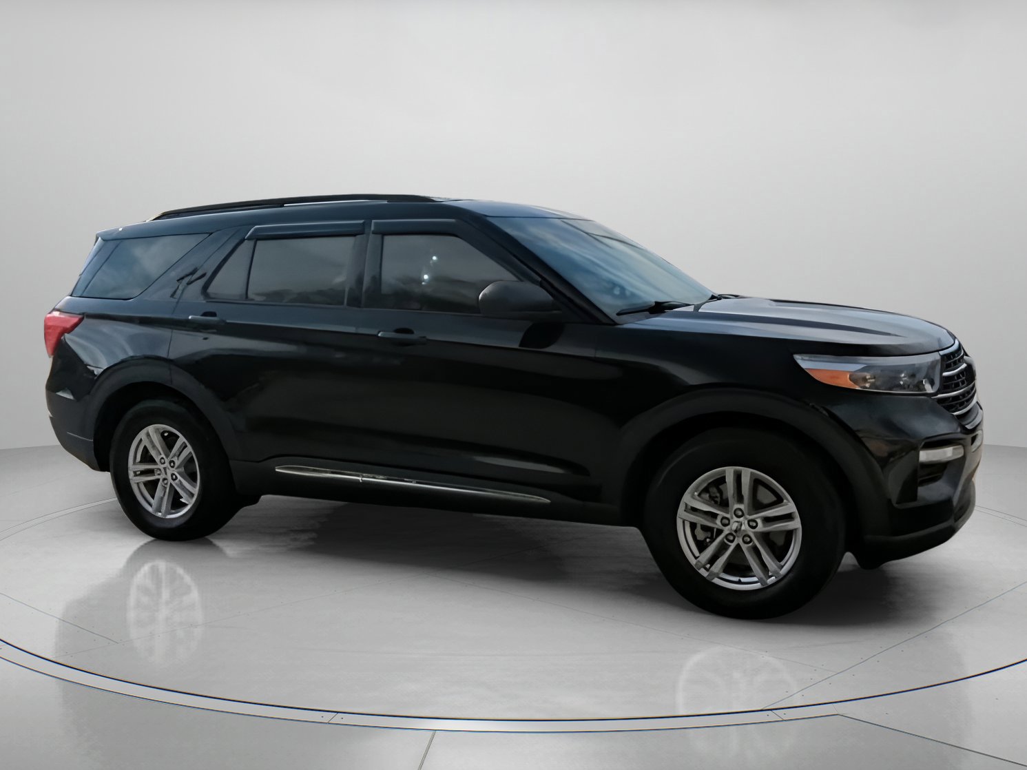 Certified 2022 Ford Explorer XLT w/ Equipment Group 202A image 30