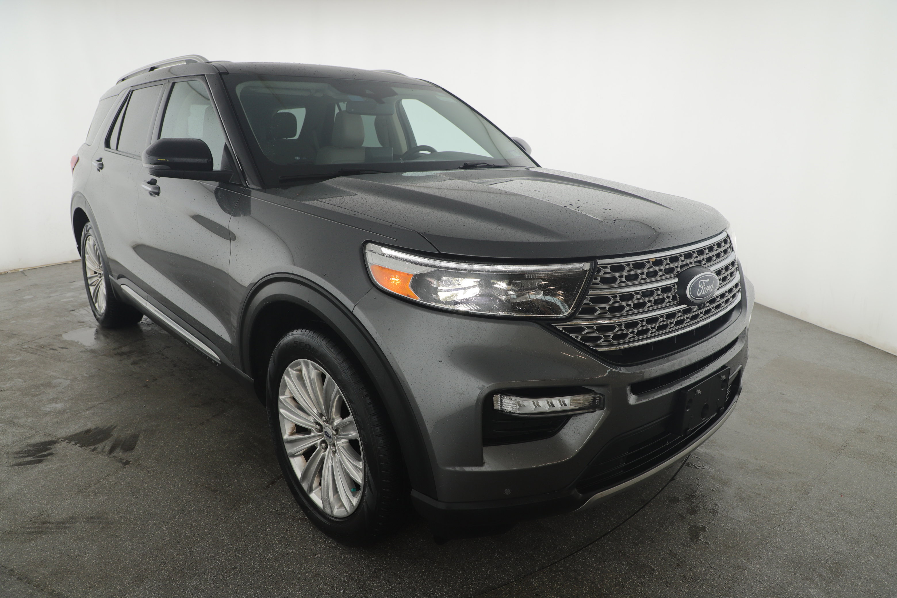 Certified 2022 Ford Explorer Limited w/ Limited Technology Package image 3