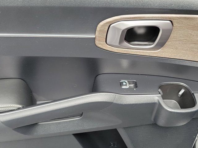 Used 2023 Kia Sorento EX w/ Panoramic Sunroof Package FWD image 11