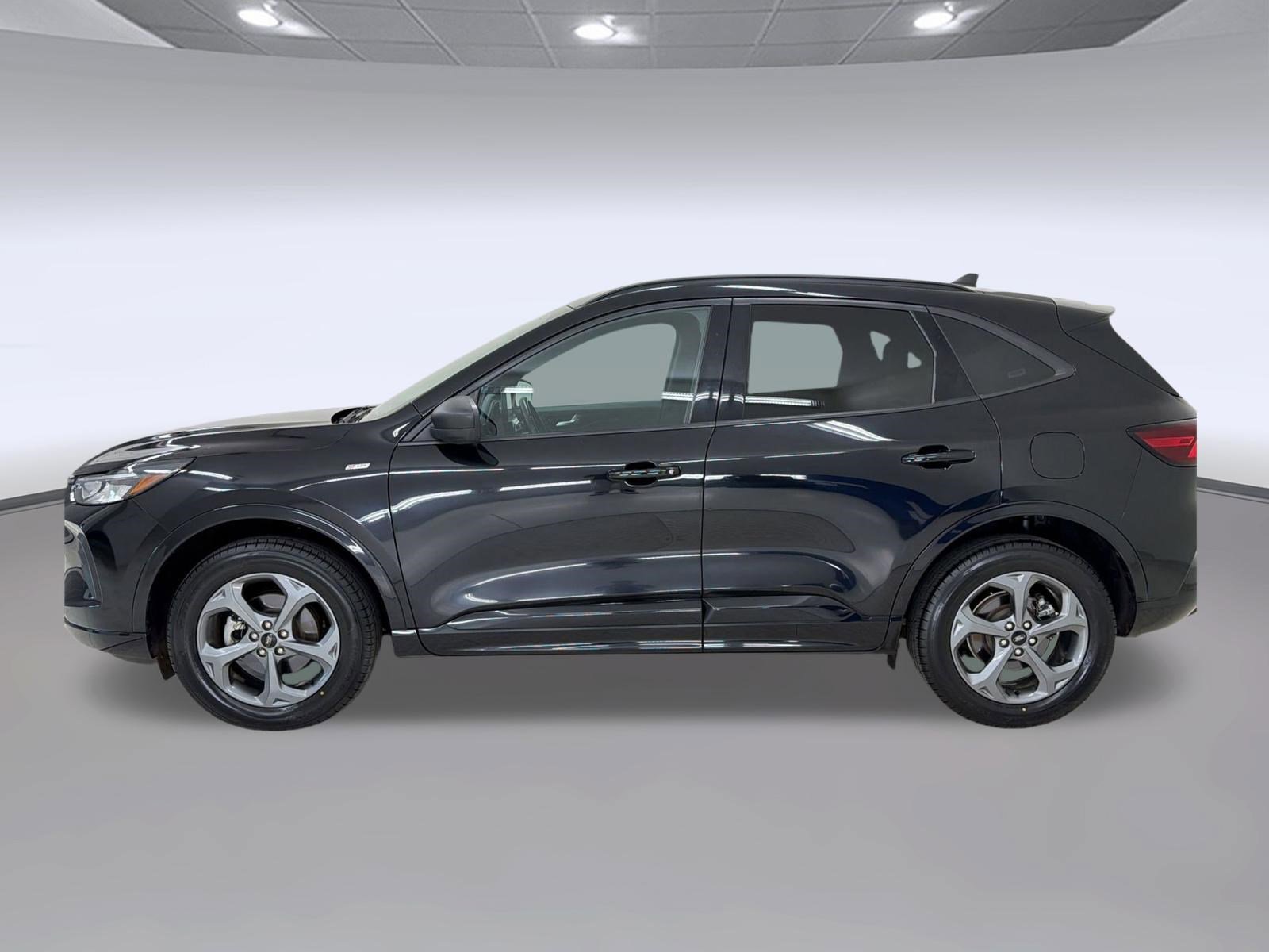 Certified 2024 Ford Escape ST-Line AWD/4WD image 2