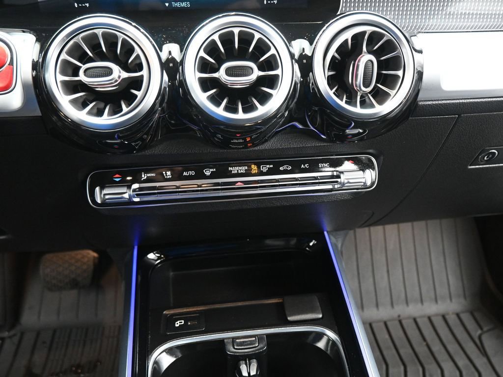 Used 2021 Mercedes-Benz GLB 250 image 16