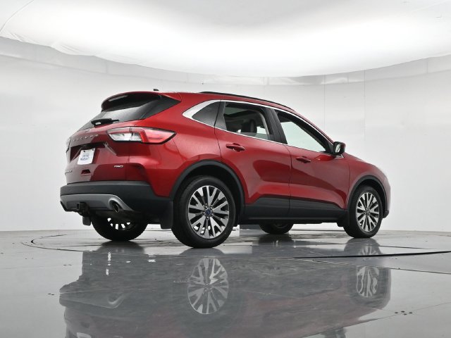 Certified 2022 Ford Escape Titanium w/ Class II Trailer Tow Package AWD/4WD image 31