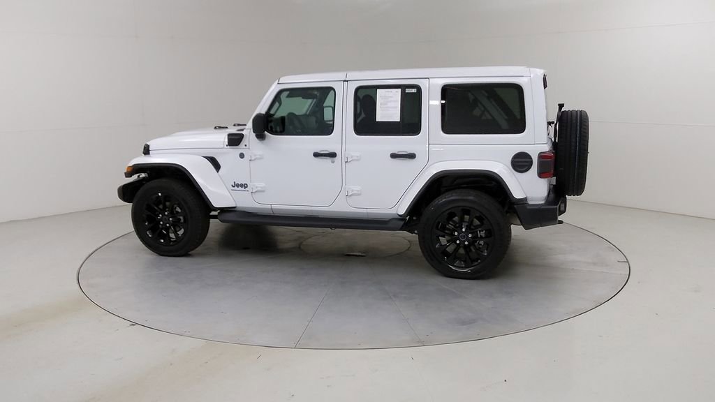 Used 2025 Jeep Wrangler Unlimited Sahara AWD/4WD image 17
