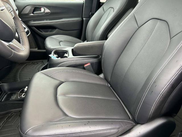 Used 2025 Chrysler Pacifica Select FWD image 24