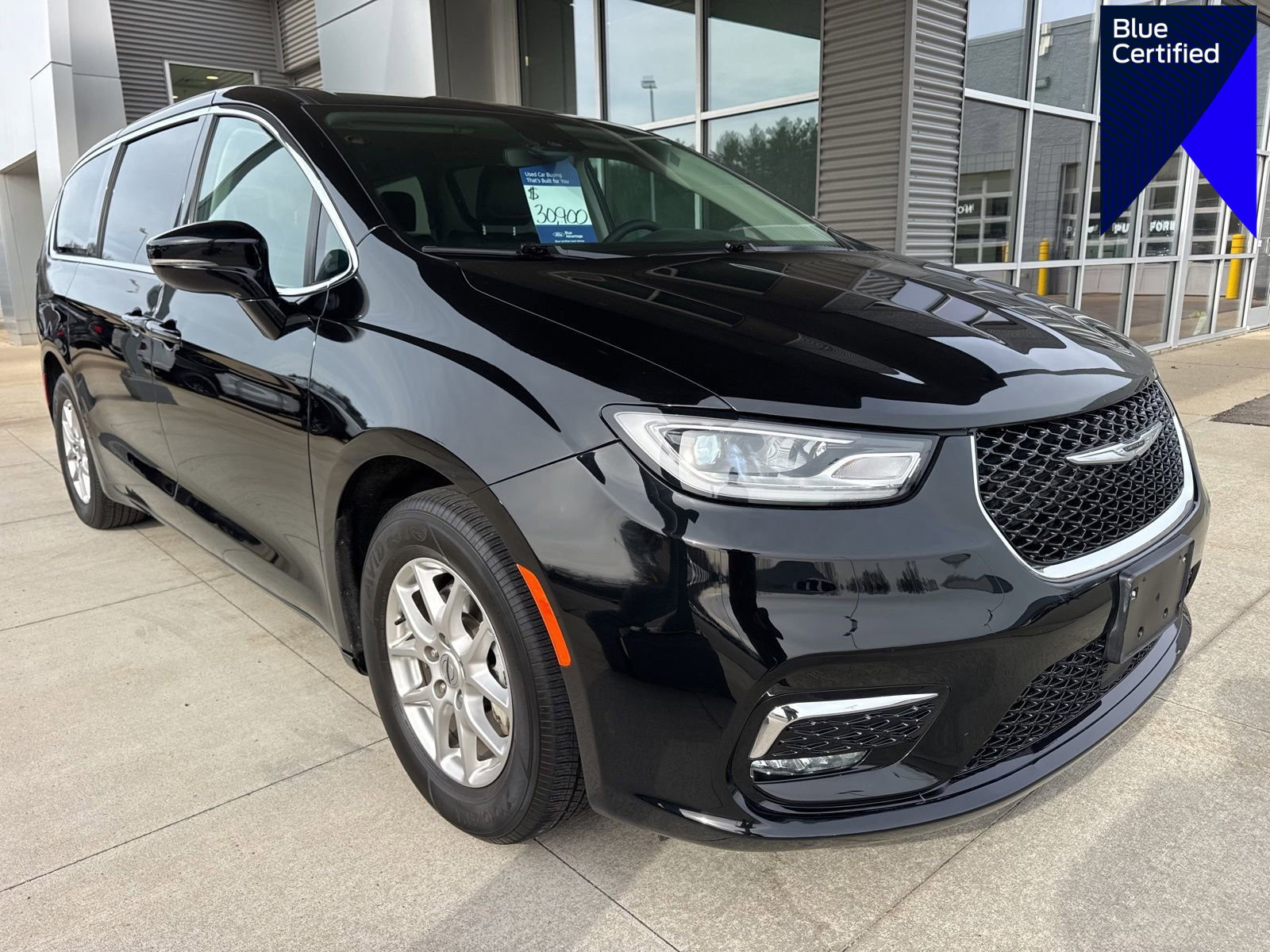 Used 2024 Chrysler Pacifica Touring-L image 1