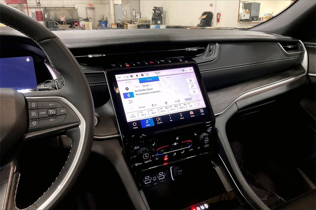 Used 2024 Jeep Grand Cherokee Limited image 6