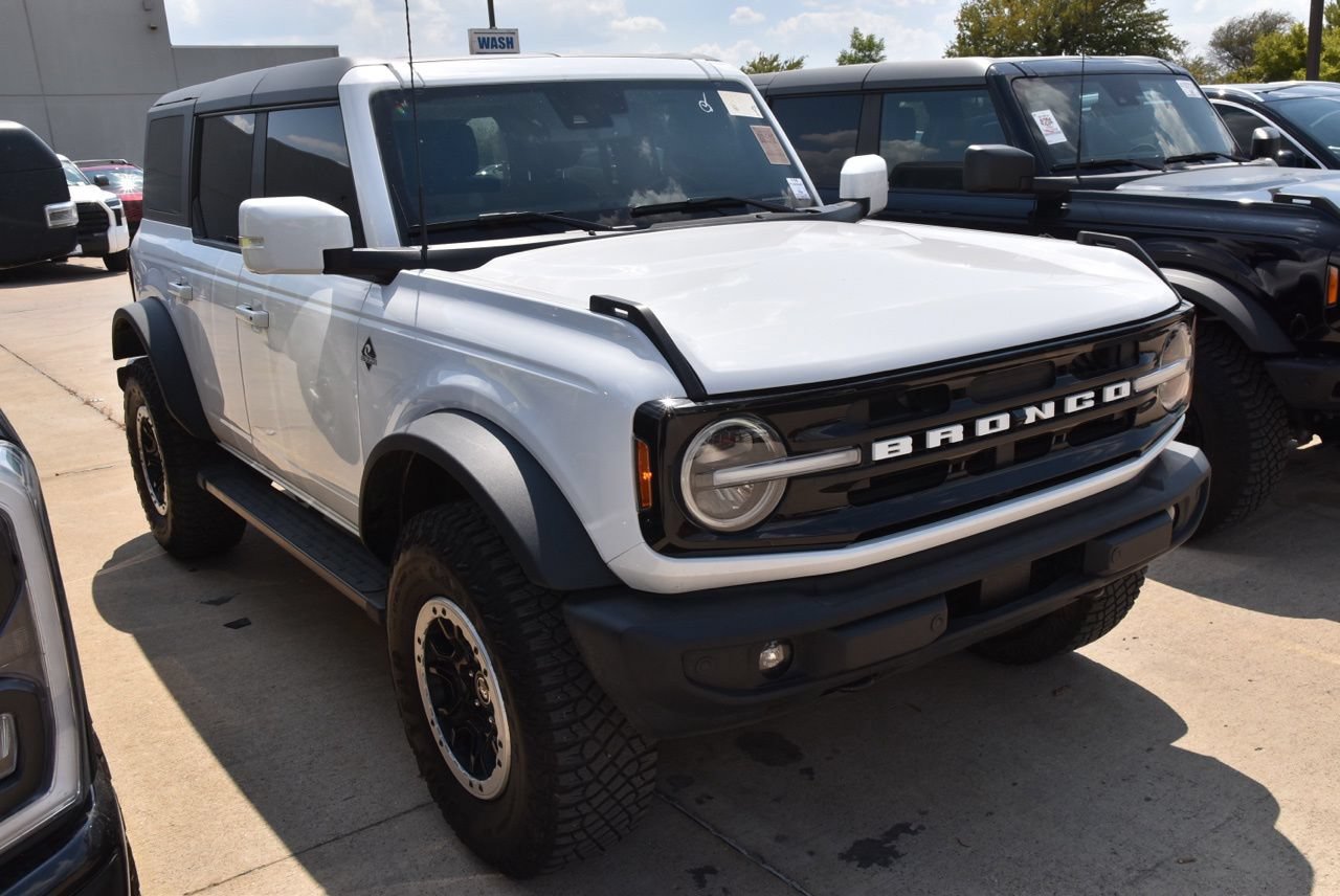 Certified 2023 Ford Bronco Outer Banks w/ Sasquatch Package AWD/4WD image 4