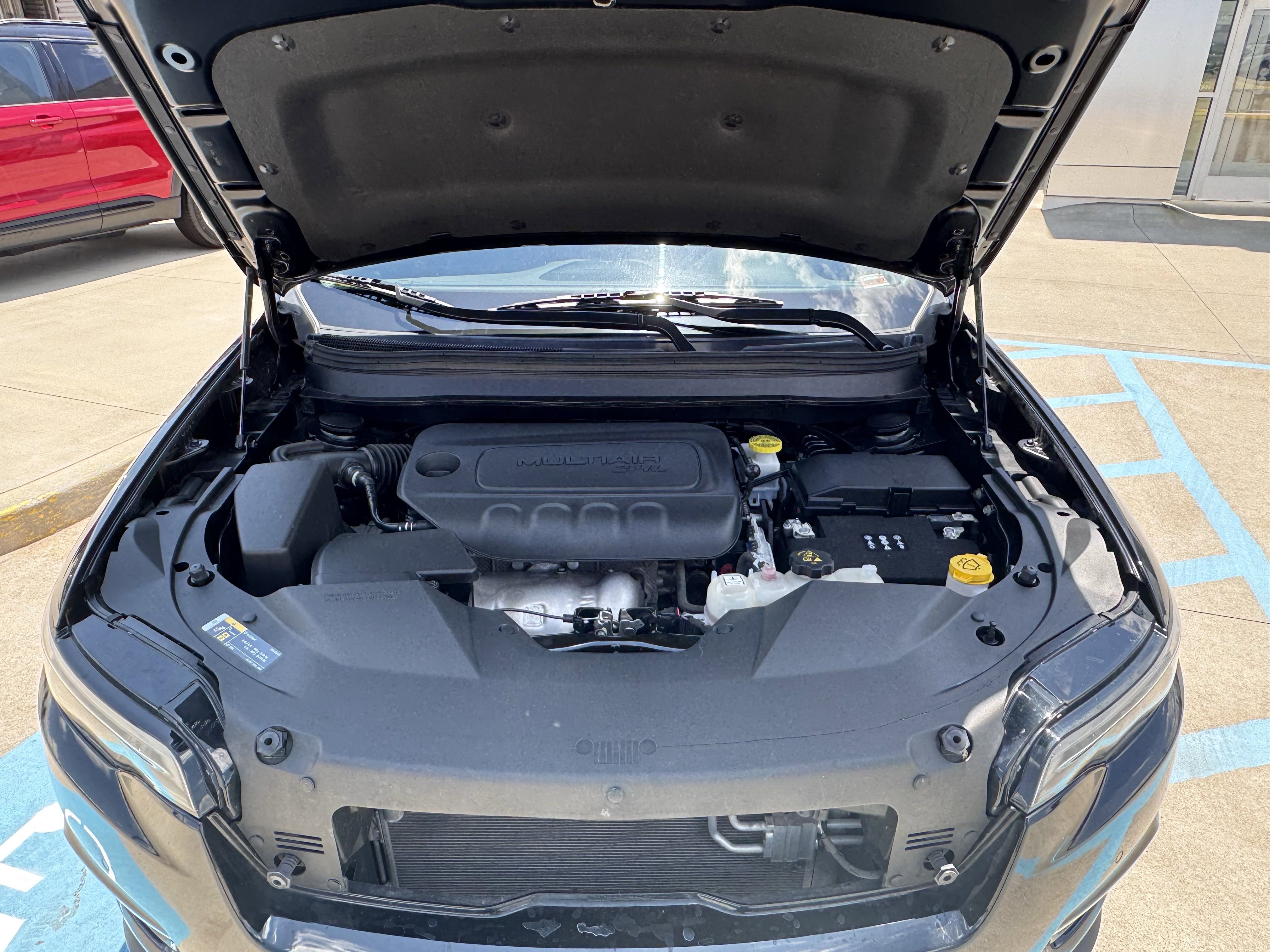 Used 2023 Jeep Cherokee Altitude Lux image 40