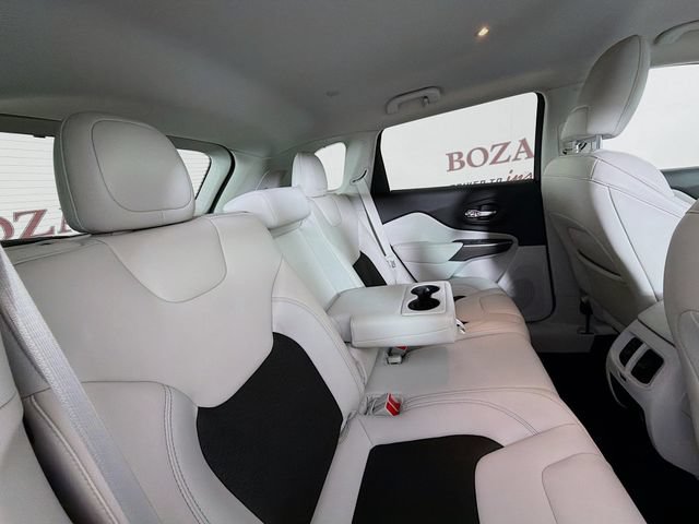 Used 2020 Jeep Cherokee Latitude Plus w/ Comfort/Convenience Group AWD/4WD image 33