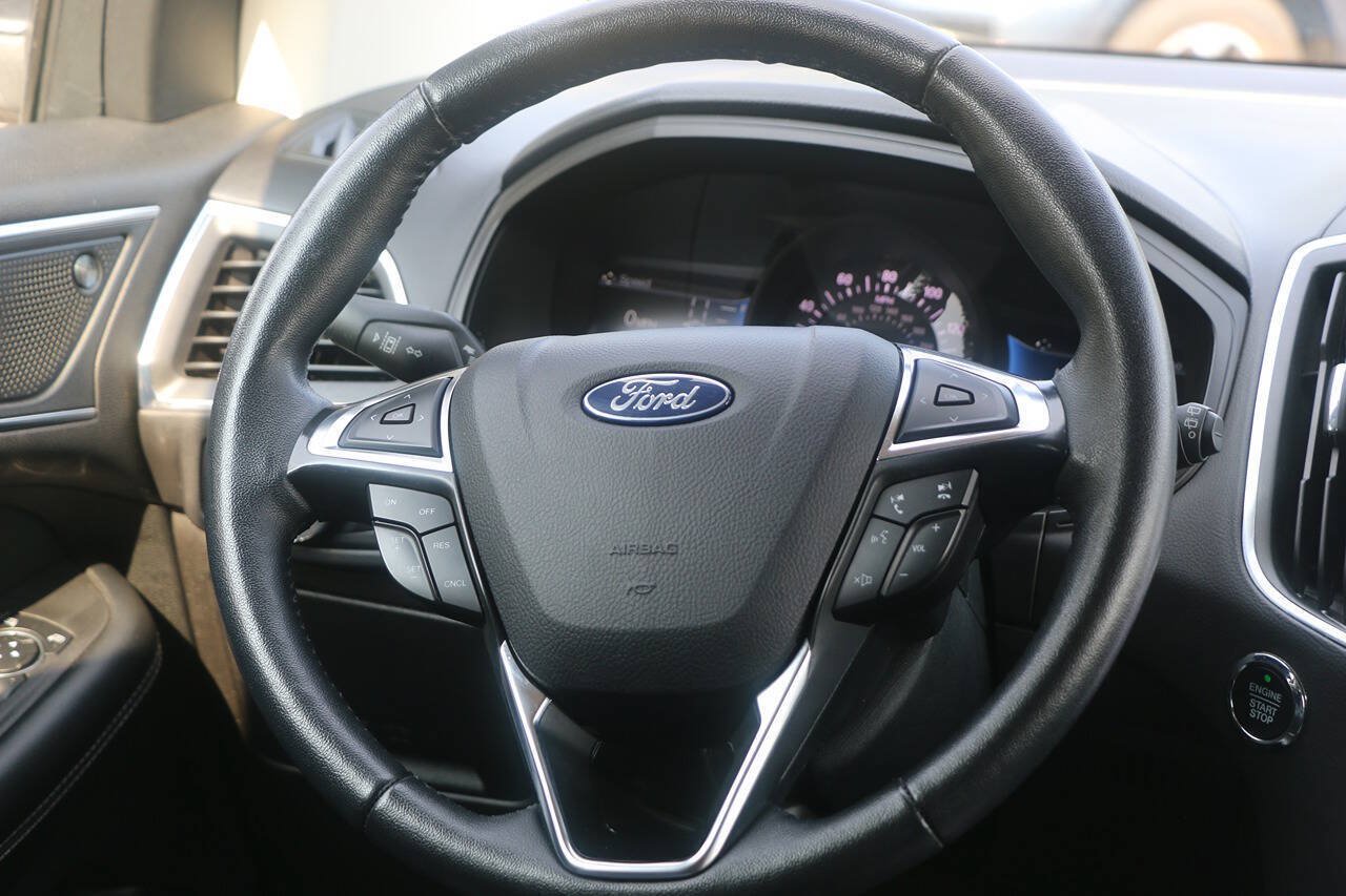 Certified 2024 Ford Edge Titanium AWD/4WD image 18