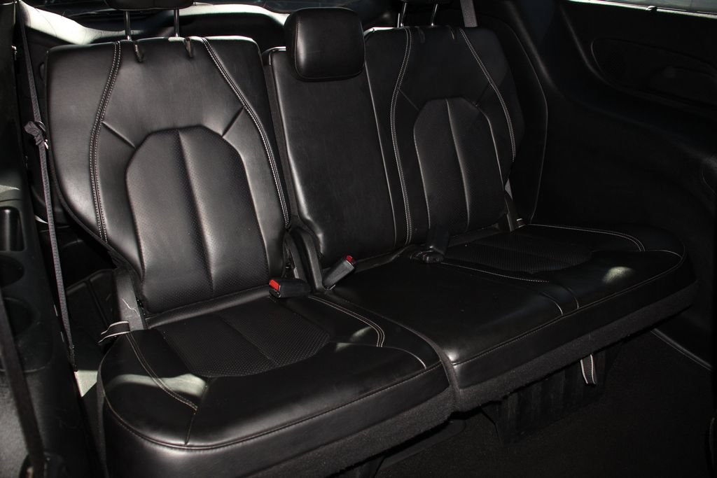 Used 2023 Chrysler Pacifica Touring-L w/ Uconnect Theater Family Group FWD image 29