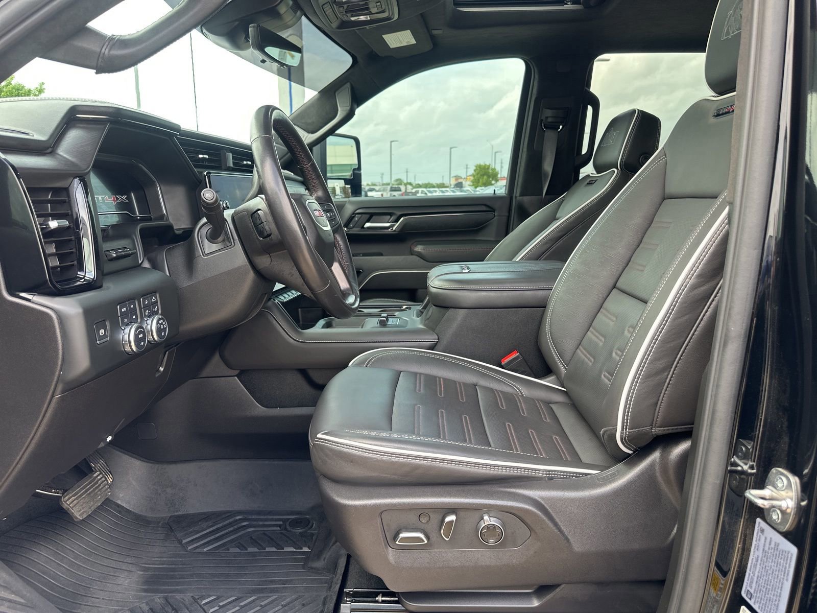 Used 2024 GMC Sierra 2500 AT4X w/ AT4X AEV Edition image 17