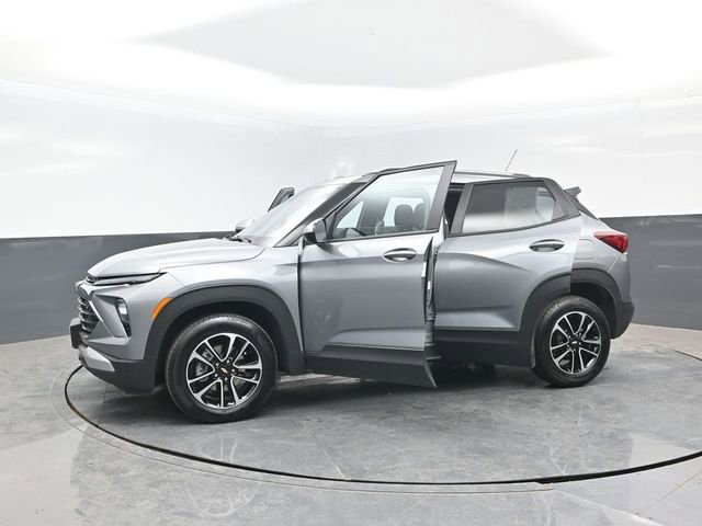 Used 2025 Chevrolet TrailBlazer LT AWD/4WD image 30