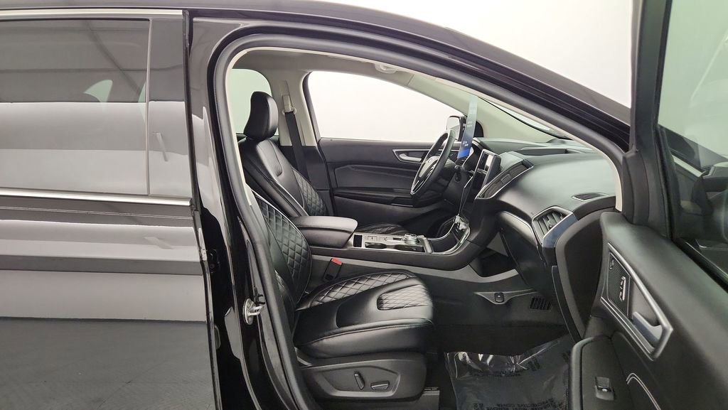 Certified 2024 Ford Edge Titanium image 29