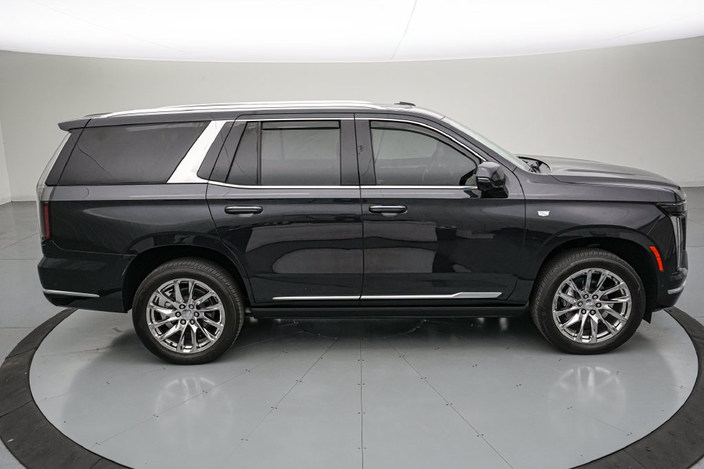 Used 2026 Cadillac Escalade Luxury w/ LPO, Radiant Package AWD/4WD image 3