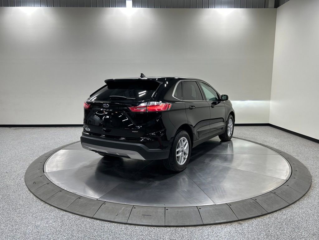 Certified 2024 Ford Edge SEL w/ Convenience Package AWD/4WD image 10