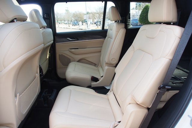 Used 2025 Jeep Grand Cherokee L Limited w/ Luxury Tech Group II image 21